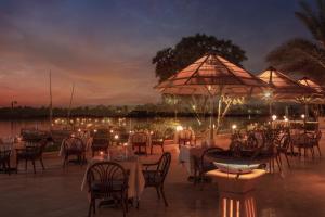 Um restaurante ou outro lugar para comer em Jolie Ville Hotel & Spa Kings Island Luxor mais 37 fotos