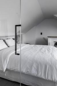 Postel nebo postele na pokoji v ubytování Canopée guesthouse