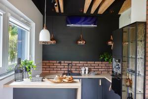 Kuchyňa alebo kuchynka v ubytovaní Apartament Balance z prywatną sauną