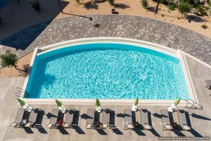 an overhead view of a swimming pool with chairs at Hotel Olea in Novalja