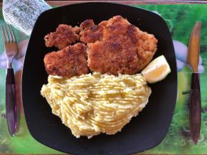 露营地内部或周边提供的食物