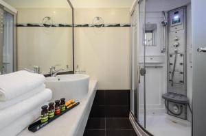 Kúpeľňa v ubytovaní Aeolis Boutique Hotel