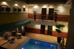 Bazén v ubytování DM Residente Hotel Inns & Villas nebo v jeho okolí