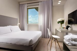 Postel nebo postele na pokoji v ubytování Hotel Glance In Florence