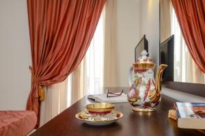 Televízia a/alebo spoločenská miestnosť v ubytovaní Aeolis Boutique Hotel