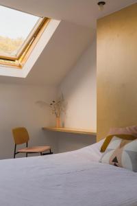 Postel nebo postele na pokoji v ubytování Canopée guesthouse