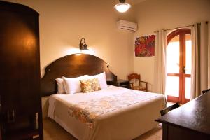 Cama ou camas em um quarto em Tenondé Park Hotel