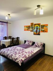 Ένα ή περισσότερα κρεβάτια σε δωμάτιο στο Apartment Rovno