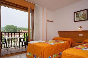 Postel nebo postele na pokoji v ubytování Hostal Vinuesa