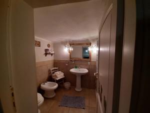Koupelna v ubytování casa di campagna dal pozzo + 37 fotografií