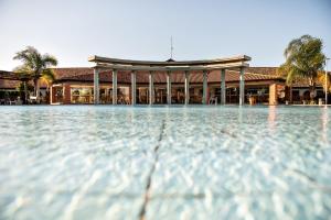 A piscina localizada em Tenondé Park Hotel ou nos arredores