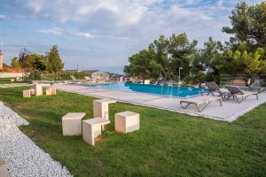 Bazén v ubytování The Majestic Bel Etage Upscale Apartment with Pool nebo v jeho okolí