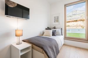 Posteľ alebo postele v izbe v ubytovaní The Majestic Bel Etage Upscale Apartment with Pool + 37 fotografií