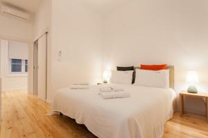 Кровать или кровати в номере FLH Baixa Luxury Apartment