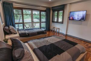 A bed or beds in a room at F5 3 Bed Rooms Beach house, full kitchen