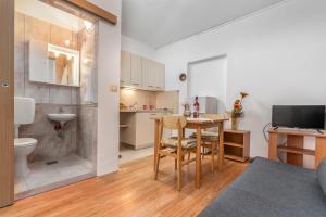 TV a/nebo společenská místnost v ubytování Apartments Vera Savic