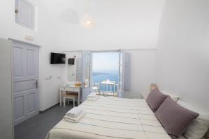 מיטה או מיטות בחדר ב-Santorini View Studios - Firostefani Caldera