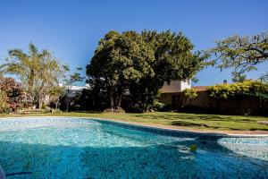 an empty swimming pool in front of a house at 7 On Annandale B&B in East London