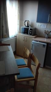 Kuchyňa alebo kuchynka v ubytovaní Golden Ball apartman magánszálláshely