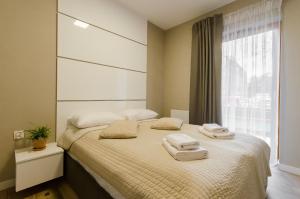 Posteľ alebo postele v izbe v ubytovaní Krakowiak Apartments