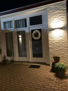 Galeriebild der Unterkunft Gastenverblijf 'T EINDE sfeer - privé terras - airco in Elsloo