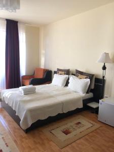 Ένα ή περισσότερα κρεβάτια σε δωμάτιο στο Vila Cristalfrost