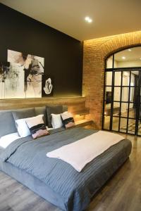 A bed or beds in a room at Apart Hotel на Трояндовой