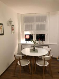 a table and chairs in a room with a window at Ferienwohnung Stadtflair in Daun