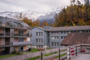 Photo de la galerie de l'établissement 2 Bedroom Mountain View Apartment Interlaken, à Interlaken