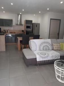 Η κουζίνα ή μικρή κουζίνα στο maison Inseme +3 φωτογραφίες