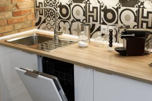 Kuchnia lub aneks kuchenny w obiekcie City Centre Modern Apartment Poznań Free Parking