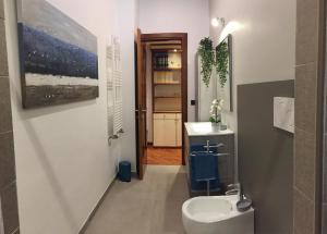 A bathroom at Il giardino nascosto