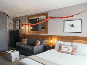 Кровать или кровати в номере LOGE Mt. Shasta