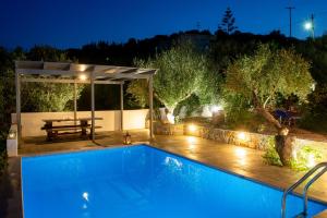 The swimming pool at or close to Villa Douloumi
