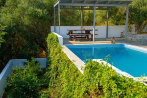 The swimming pool at or close to Villa Douloumi