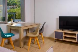 A television and/or entertainment centre at Villa Douloumi