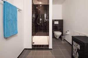 Phòng tắm tại 2,5 Zi Design Loft Wohnung mit Gartensitzplatz