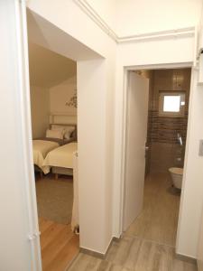 Łóżko lub łóżka w pokoju w obiekcie Cozy Studio Apartment Tian in Zagreb