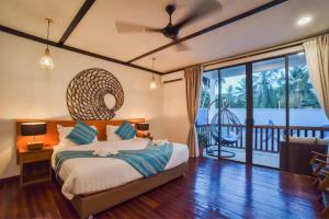 Postel nebo postele na pokoji v ubytování Borneo Divers Mabul Resort