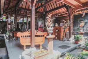 Fotografie z fotogalerie ubytování RedDoorz near Galeria Mall 2 v destinaci Yogyakarta