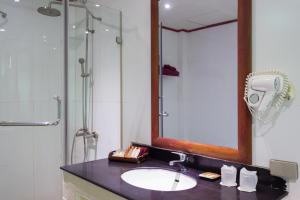 Kúpeľňa v ubytovaní PP Erawan Palms Resort