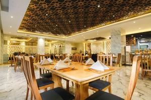 ห้องอาหารหรือที่รับประทานอาหารของ Hermes Palace Hotel Banda Aceh