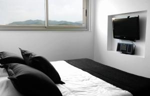 a bedroom with a bed and a flat screen tv at Shhh in Onda