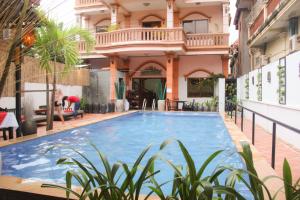 a large swimming pool in front of a building at Tropical Breeze in Siem Reap