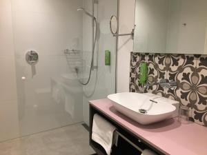 Koupelna v ubytování Hotel am Torturm