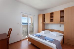 Postel nebo postele na pokoji v ubytování Apartmani Panorama