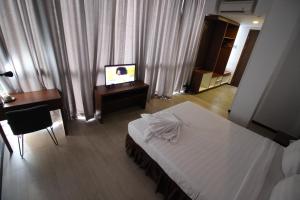 Postel nebo postele na pokoji v ubytování Xtra Hotel Bengkulu