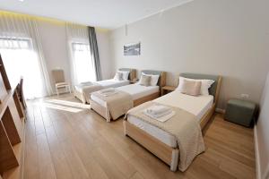 Łóżko lub łóżka w pokoju w obiekcie Alis Hotel