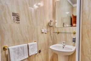 Koupelna v ubytování Hotel Royal