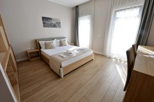 Łóżko lub łóżka w pokoju w obiekcie Alis Hotel